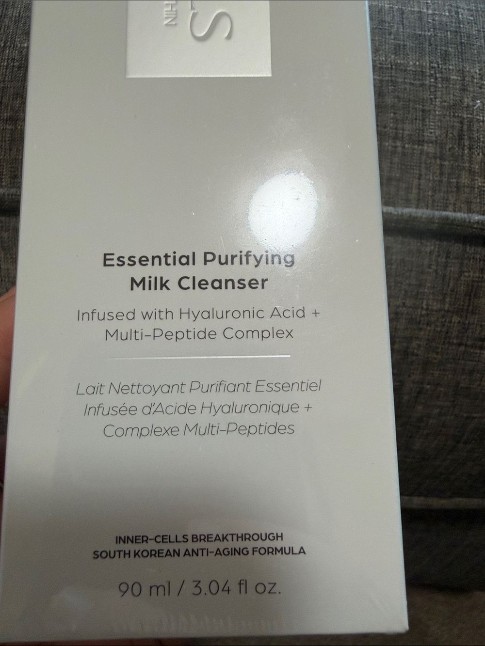 Essential Purifying Milk Cleanser Infused - Picture 7 of 11